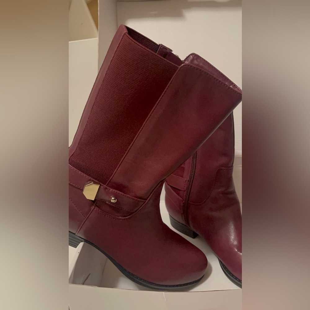 Isaac Mizrahi new burgundy boots size 51/2